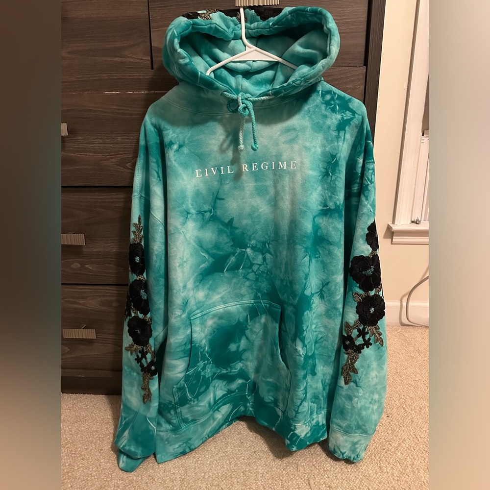 Turquoise tie dye sweat shirt